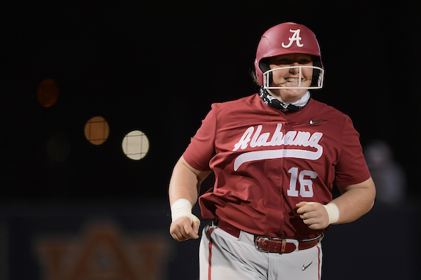 Alabama Softball Welcomes Florida for Top-Five Matchup in Tuscaloosa