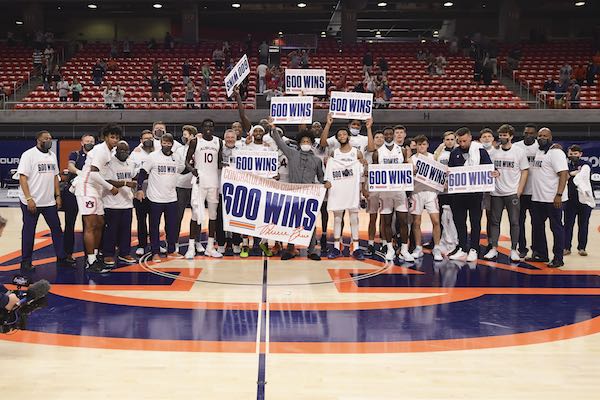 Auburn beats MSU in season finale, win No. 600 for Pearl