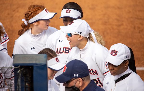 Softball preps for regular-season finale at No. 16 LSU