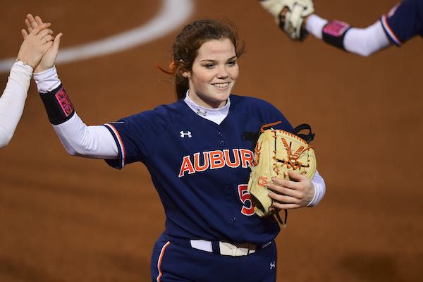 Lowe advances to final 15 for NFCA National Freshman of the Year