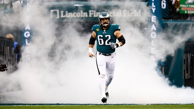 NFL player Jason Kelce and his wife invite special guest to Super Bowl