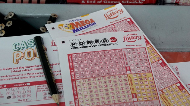 Powerball climbs to $1 billion for Mondays drawing