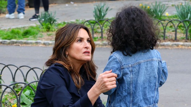 Mariska Hargitay halts SVU filming to help lost child who confused her for police officer