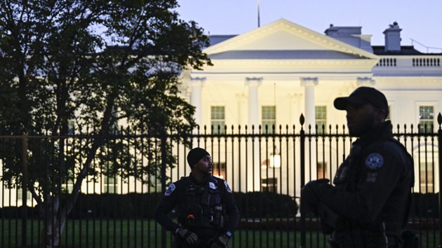 Vehicle crashes into White House gate, killing driver; Secret Service says no threat