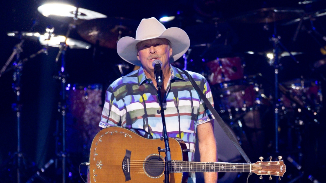 Alan Jackson is headed back on tour