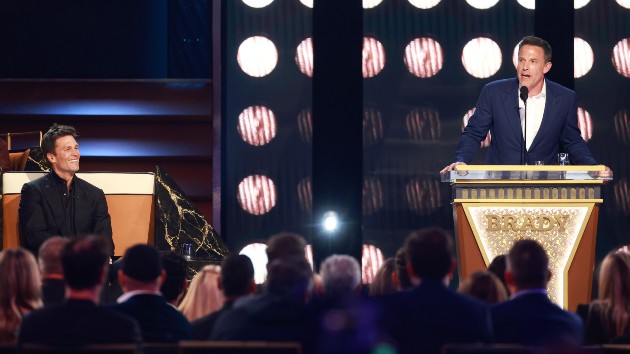 Nikki Glaser on why Ben Affleck “bombed” at Tom Brady roast + why the boos began for Kim K.