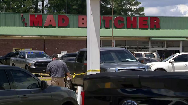 3 killed, 10 hurt in mass shooting at grocery store in Arkansas