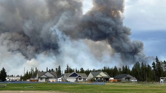 Central Oregon wildfire grows to 1,700 acres, prompting emergency declaration