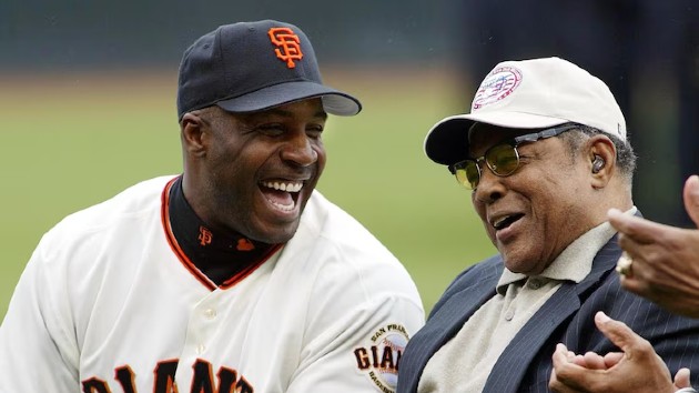 Baseball community, athletes and more react to Willie Mays death: The best there ever was