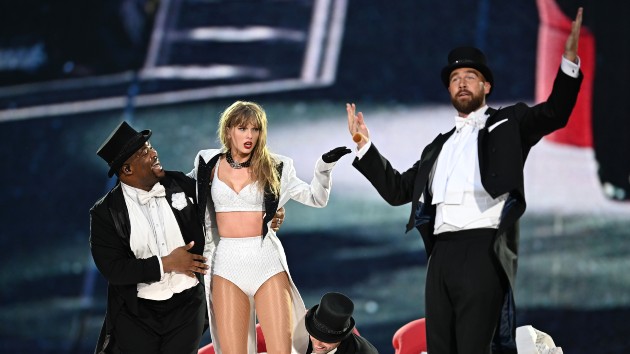 Taylor Swift is “still cracking up/swooning” over Travis Kelces onstage debut