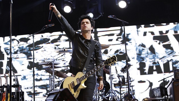 Billie Joe Armstrong reviews Taylor Swifts France show: “Great voice. Great entertainer. Great songwriting.”