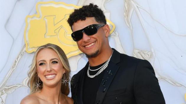 Patrick Mahomes, Travis Kelce celebrate receiving their third Super Bowl rings