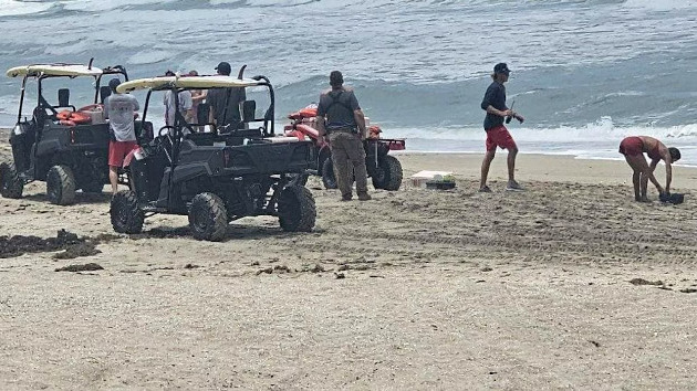 Couple drowns in rip current while on vacation with their kids in Florida